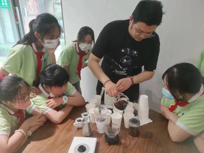 熊猫体育小童善治 职业体验之——我是小小咖啡师(图6)