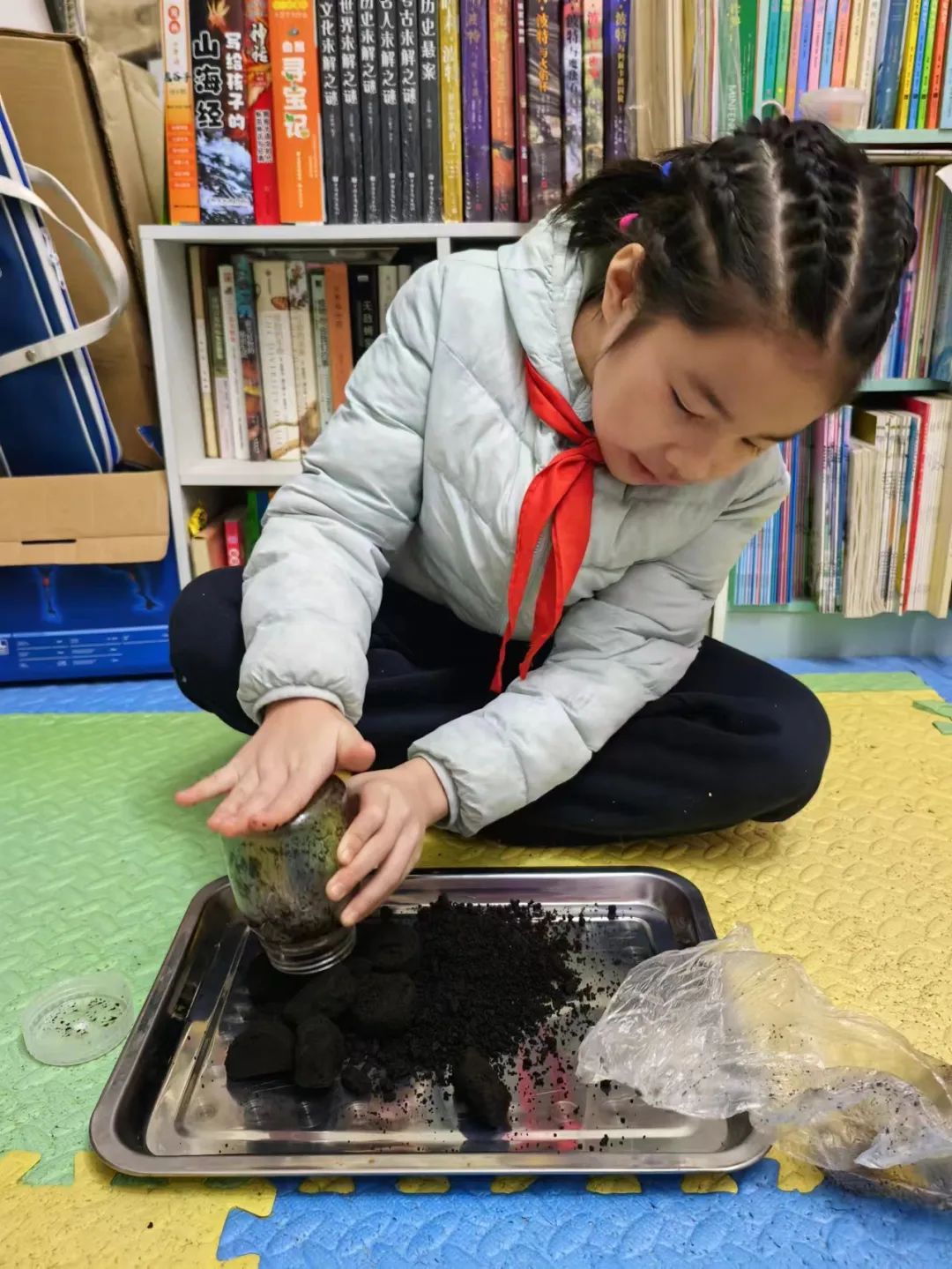 熊猫体育咖啡渣循环焕发新生命孩子们争做环保“大咖”(图3)