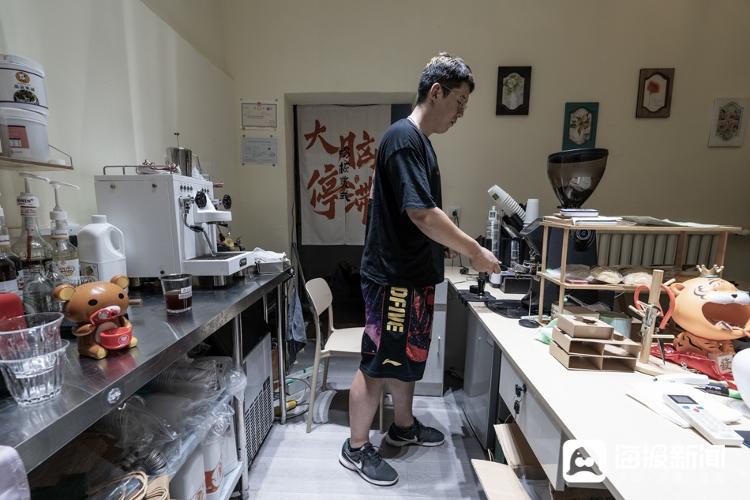 熊猫体育·(中国)官方网站城中村人物志③丨在村里开咖啡馆理想很丰满现实很骨感(图8)