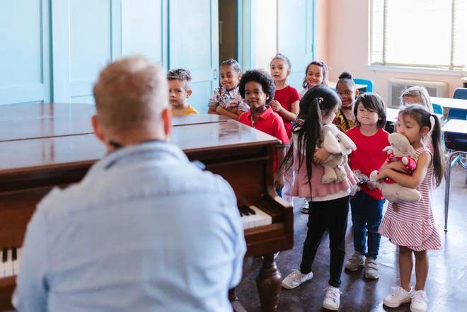 熊猫体育·(中国)官方网站沈茂德：国际学校管理要“既喝咖啡又喝茶”“萃取”东西文(图8)