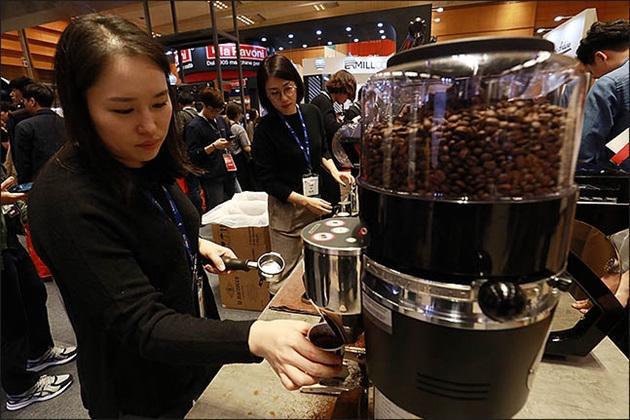 熊猫体育·(中国)官方网站咖啡豆价格疯涨韩国“无豆咖啡” 能救场？(图4)