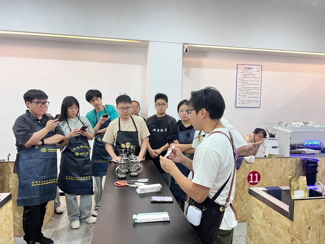 熊猫体育·(中国)官方网站太火爆！福州好多年轻人下班后都去做这事儿……(图3)